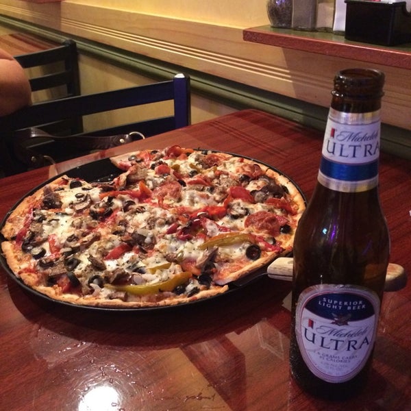 Foto tomada en Pusateri&#39;s Chicago Pizza  por Joseph D. el 9/14/2014