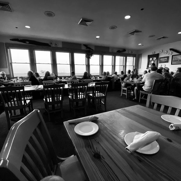 Foto tirada no(a) Basnight&#39;s Lone Cedar Cafe por Matt Y. em 9/28/2019