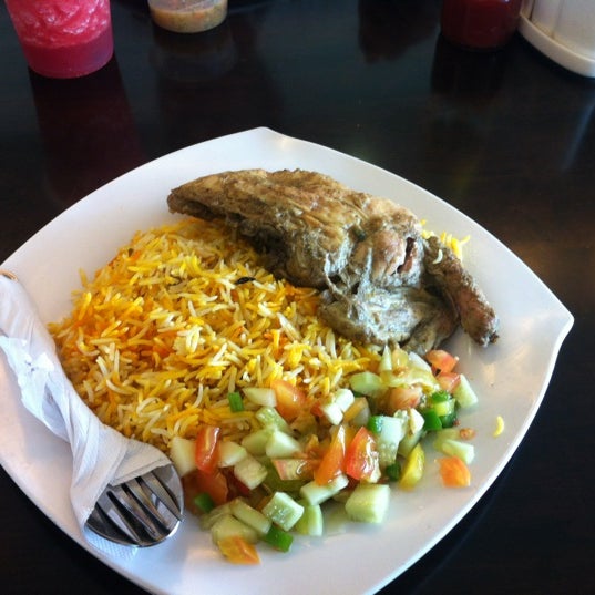 Foto diambil di Al-Mukalla Arabian Restaurant oleh Redzuan A. pada 10/10/2012