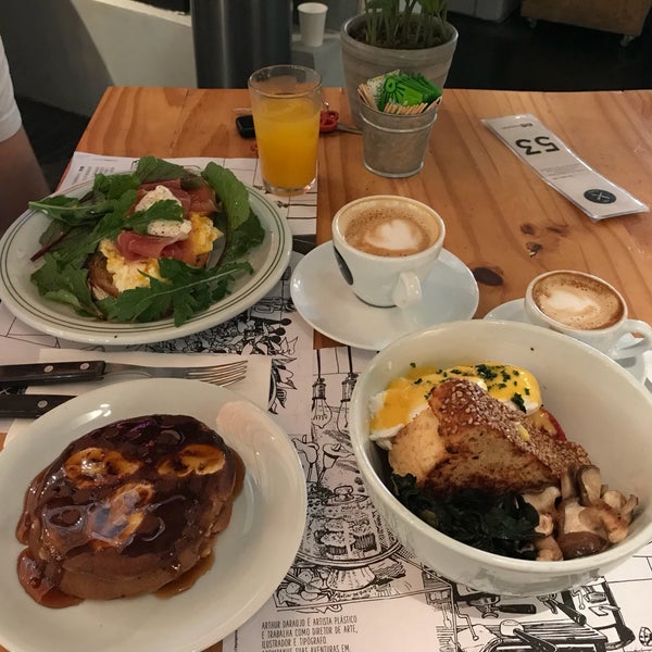 รูปภาพถ่ายที่ HM Food Café โดย Lais G. เมื่อ 9/30/2017