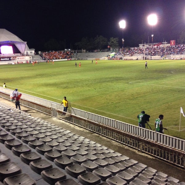รูปภาพถ่ายที่ Estadio Altamira โดย Memo F. เมื่อ 9/22/2013