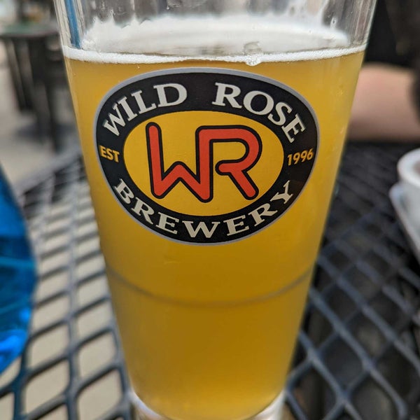 Foto diambil di Wild Rose Brewery oleh Seamus M. pada 8/4/2022