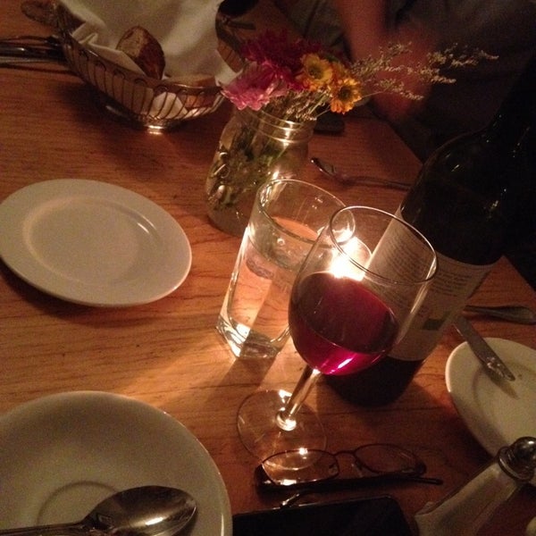 Das Foto wurde bei Home Restaurant von Quinn B. am 10/20/2013 aufgenommen