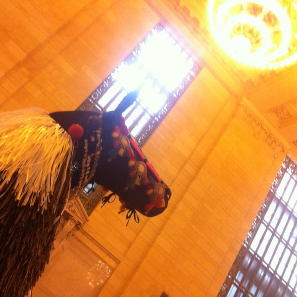 รูปภาพถ่ายที่ Nick Cave&#39;s HEARD•NY at Grand Central Terminal โดย Joseph O. เมื่อ 3/28/2013