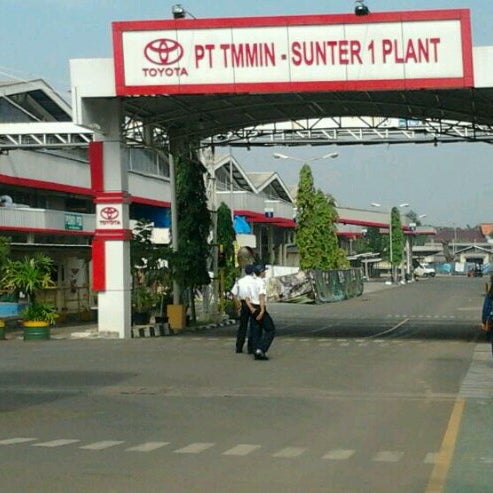 Photo taken at PT Toyota Motor Manufacturing Indonesia, Sunter I Plant, Jakarta Utara by Lavero Dewantoro on 1/31/2013
