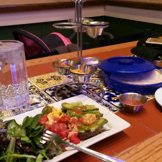 Photo taken at Chili&#39;s Grill &amp; Bar by Ezgi E. on 3/28/2015