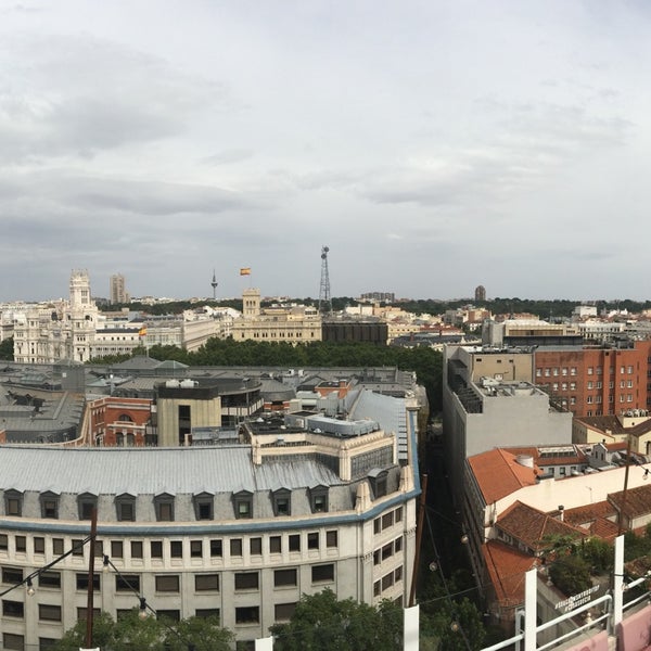 Rooftop con vista increíble de Madrid para tomarte unos tragos