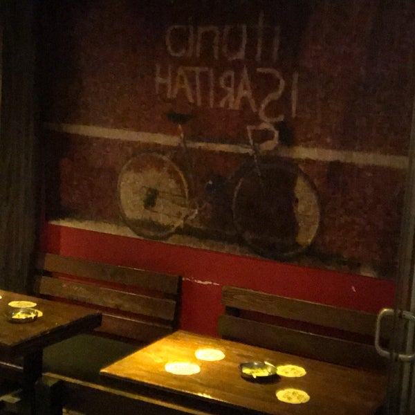 Photo prise au Cinatı Cafe &amp; Bar par Emre S. le8/23/2019