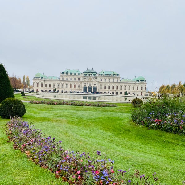 Foto diambil di Unteres Belvedere oleh Hülya A. pada 10/30/2022