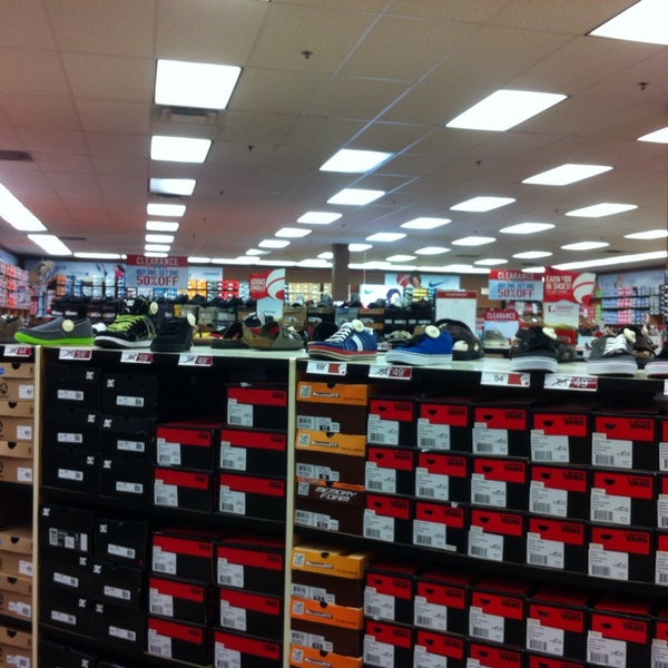 Famous Footwear 7990 Plaza Blvd