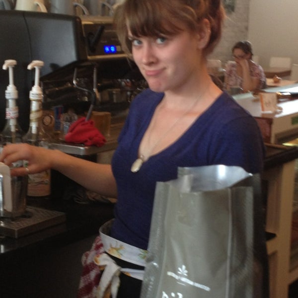9/3/2013 tarihinde Tissa R.ziyaretçi tarafından Lazy Daisy&#39;s Cafe'de çekilen fotoğraf