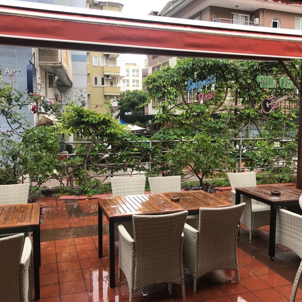 5/8/2018 tarihinde Emre K.ziyaretçi tarafından Villa Okan Restaurant'de çekilen fotoğraf