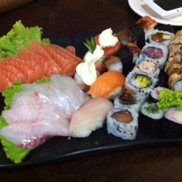 Снимок сделан в Hattori Sushi Bar пользователем Alex B. 4/3/2014