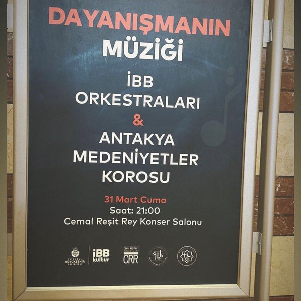 Das Foto wurde bei Cemal Reşit Rey Konser Salonu von Sabiş Ş. am 3/31/2023 aufgenommen