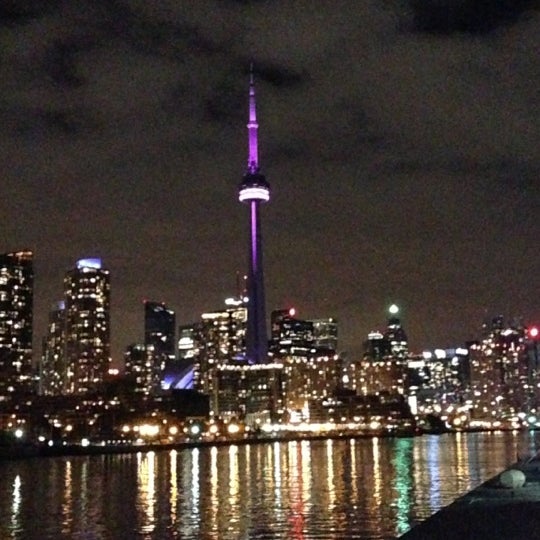 10/1/2012 tarihinde Richard Z.ziyaretçi tarafından Billy Bishop Toronto City Airport Ferry'de çekilen fotoğraf