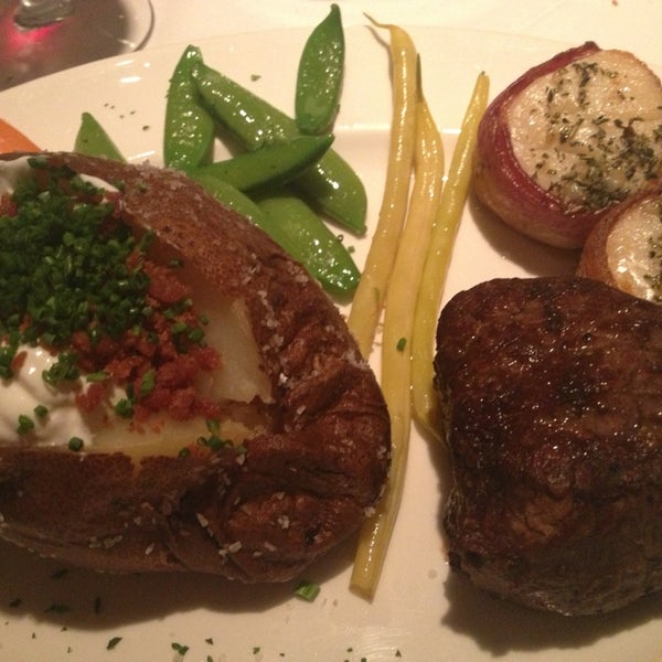 Photo taken at Donovan&#39;s Steak &amp; Chop House by Karen E. on 8/28/2013