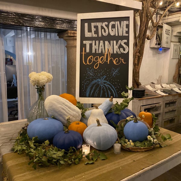 Das Foto wurde bei House Café + Lounge von Tere G. am 11/29/2019 aufgenommen