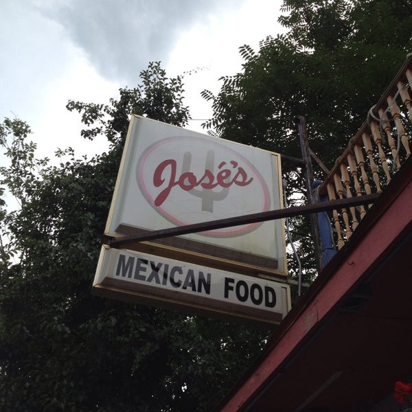 Снимок сделан в Jose&#39;s Mexican Restaurant пользователем kenji r. 7/7/2013