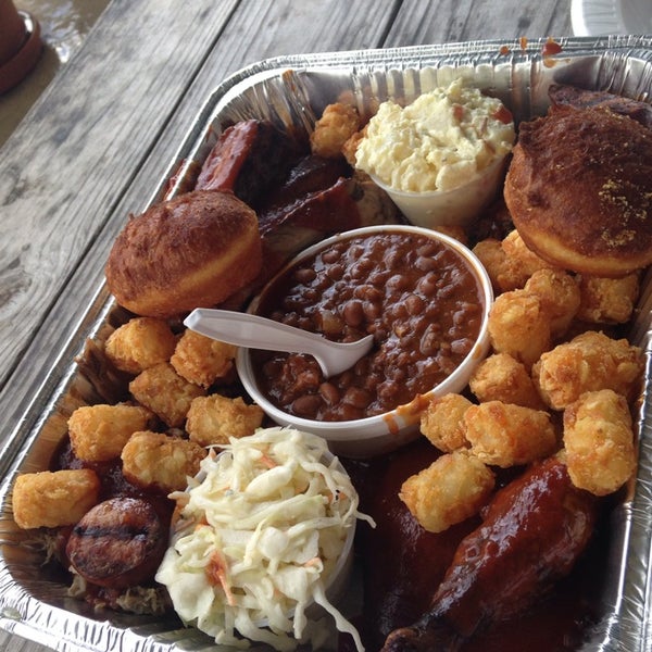 Foto scattata a Mrs. Smokeys Real Pit BBQ da Kayla G. il 7/4/2014