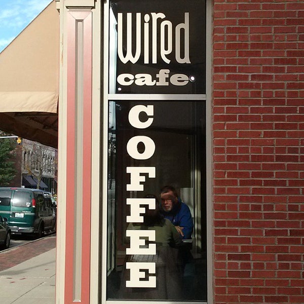 10/26/2013 tarihinde Crystal D.ziyaretçi tarafından Wired Cafe'de çekilen fotoğraf