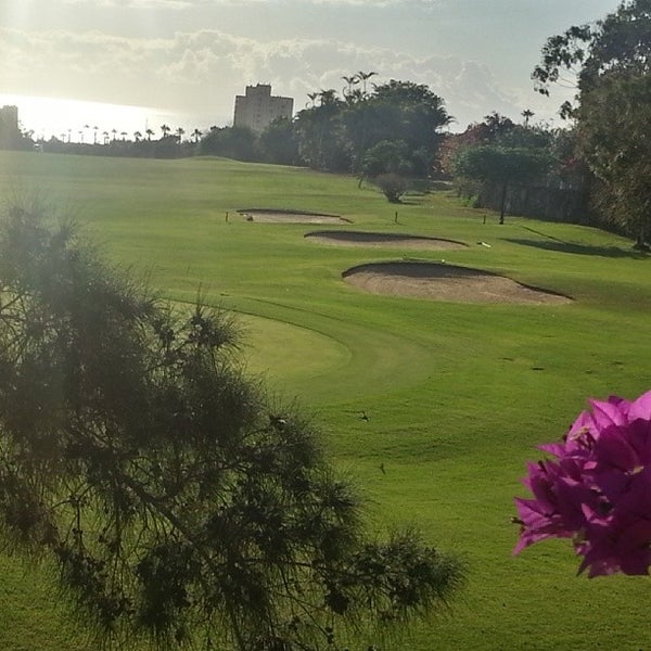 Foto diambil di Golf Las Americas oleh Anton U. pada 9/9/2013