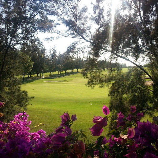 Foto diambil di Golf Las Americas oleh Anton U. pada 9/10/2013