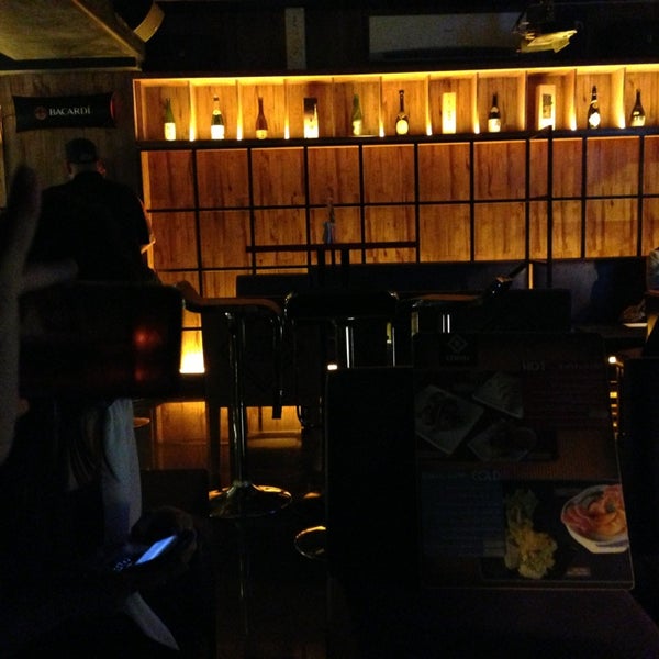 12/31/2012 tarihinde David L.ziyaretçi tarafından Izumi Sake Bar'de çekilen fotoğraf