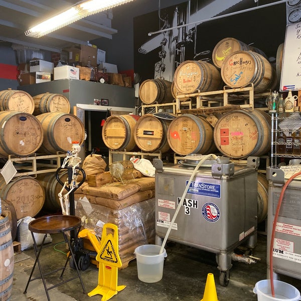 รูปภาพถ่ายที่ Key West First Legal Rum Distillery โดย Don D. เมื่อ 10/31/2019