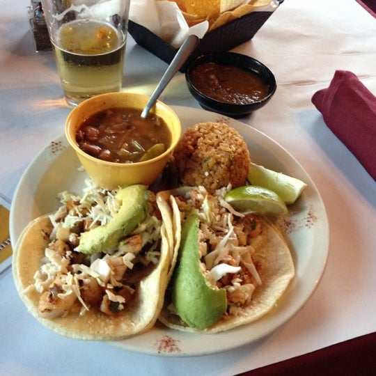 รูปภาพถ่ายที่ Ajuúa! Mexican Grill โดย Miguel D. เมื่อ 12/8/2012