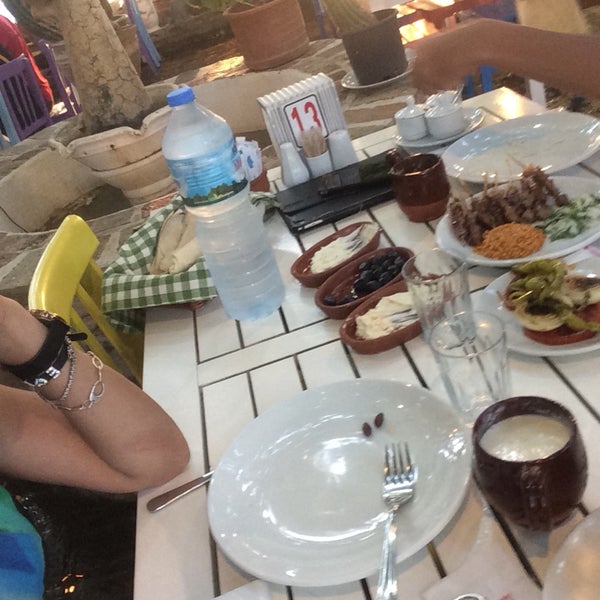 Das Foto wurde bei Ömür Restaurant von ⚜️DENKTAŞLI⚜️ am 7/29/2019 aufgenommen