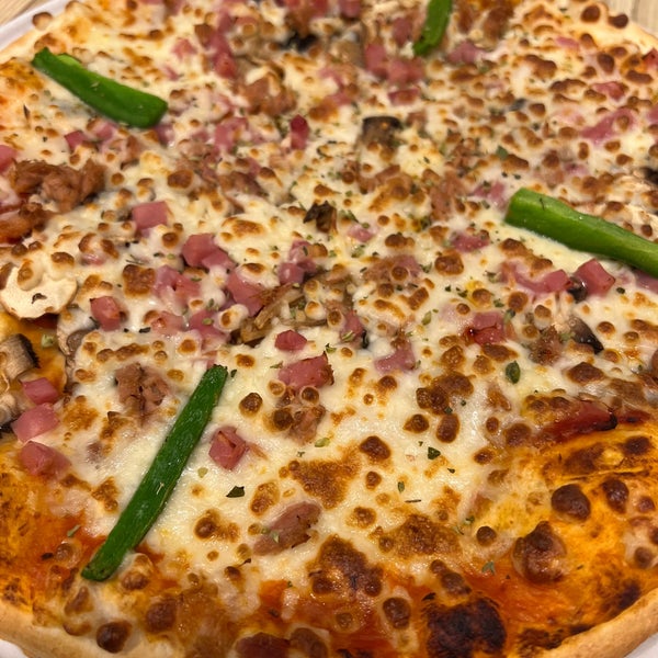 Foto tirada no(a) La Mejicana Pizzeria Taquería por GiTi em 2/28/2024