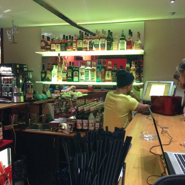 9/20/2013にLena U.がSlon Cocktail barで撮った写真