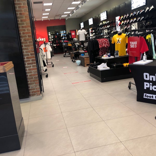 Foot Locker looks to play up the store experience – The Mercury