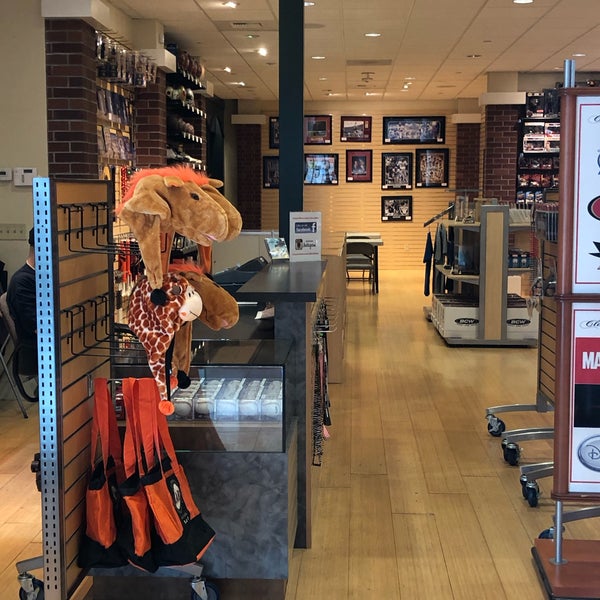 Shoe palace deals stonestown