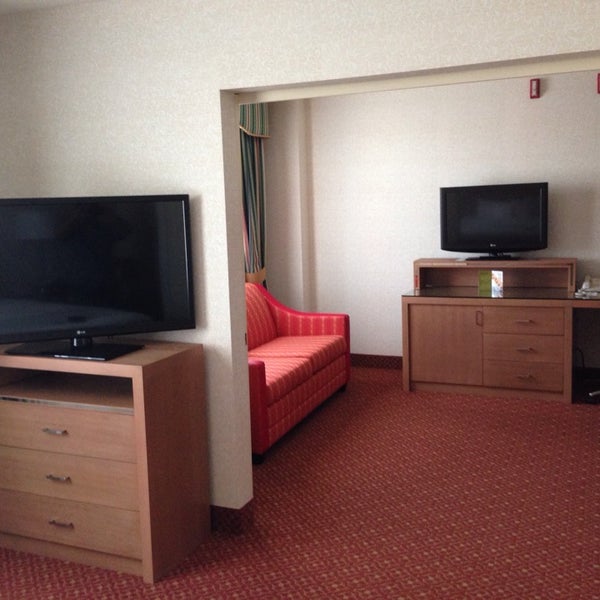 Foto tirada no(a) Biltmore Hotel &amp; Suites por Cesar J. em 10/20/2013