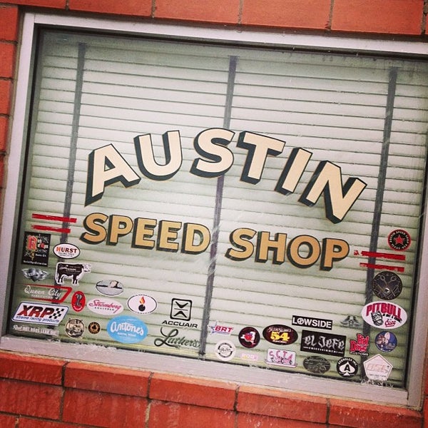 Магазин автотоваров в Остин, TX.