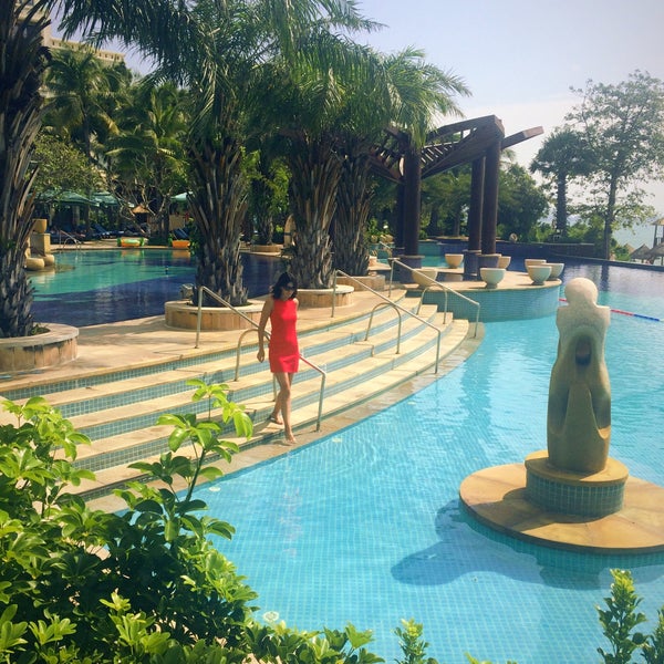 Holiday Inn Санья