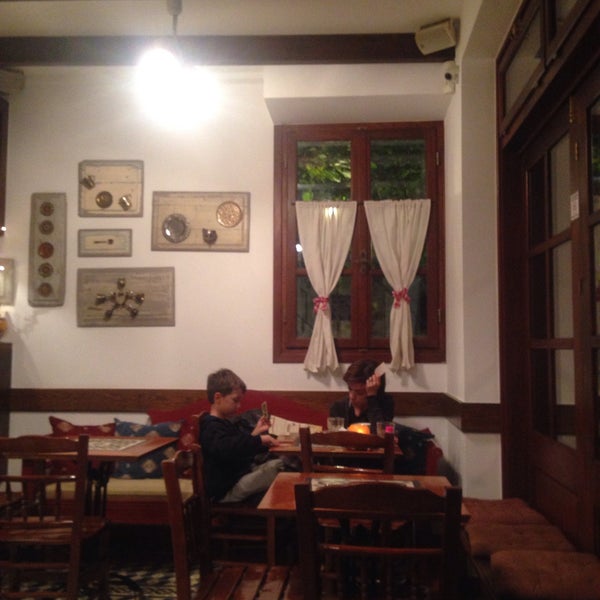 Foto tirada no(a) Καφεγλυκοπωλείο 1743 por Sylia E. em 11/18/2016