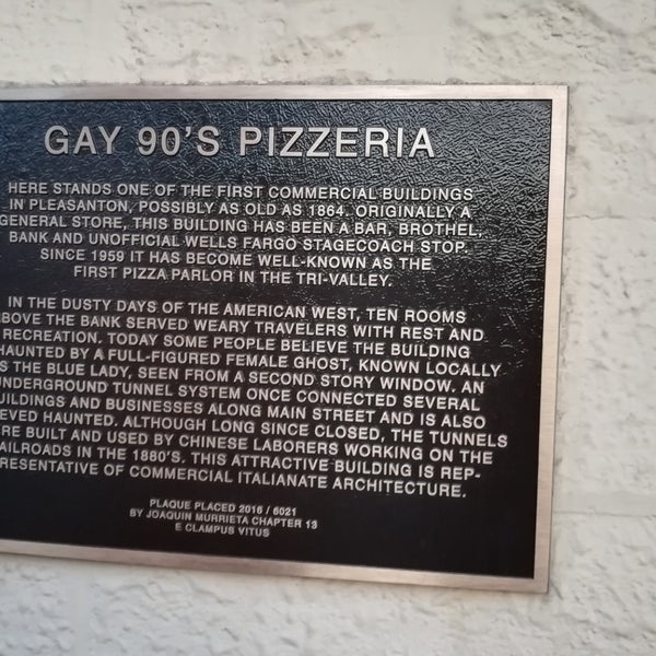 Foto diambil di Gay Nineties Pizza Co. oleh Wendy S. pada 2/26/2018