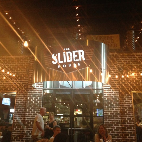6/13/2013 tarihinde Steve K.ziyaretçi tarafından The Slider House - Best of Nashville'de çekilen fotoğraf