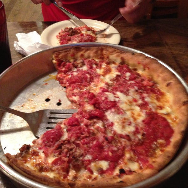 5/3/2013にLuis I.がStar Pizza 2で撮った写真