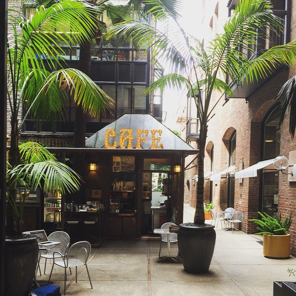 Foto tirada no(a) Jackson Place Cafe por Chelsea R. em 8/4/2015