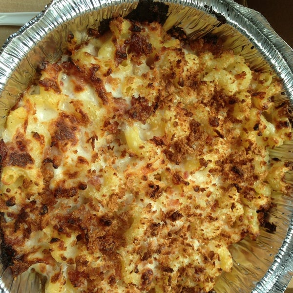 รูปภาพถ่ายที่ Cheese-ology Macaroni &amp; Cheese โดย Sweetz เมื่อ 3/28/2013