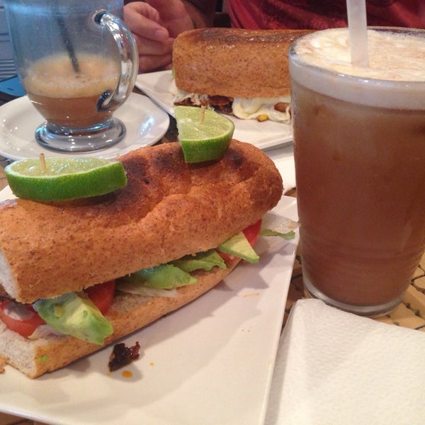 Foto scattata a Tea NJ &quot;Vegan Friendly Cafe&quot; da Samantha L. il 7/19/2014