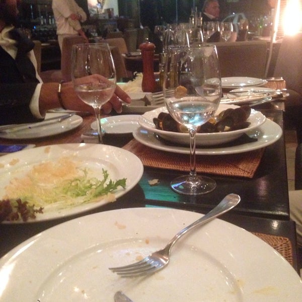 รูปภาพถ่ายที่ Carpaccio ristorante italiano โดย Omar เมื่อ 1/22/2014