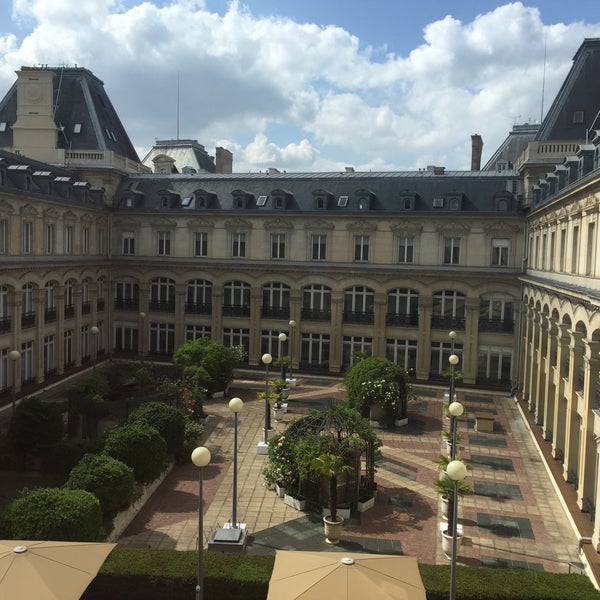 Photo taken at Hôtel Crowne Plaza by Juan Carlos G. on 5/25/2016