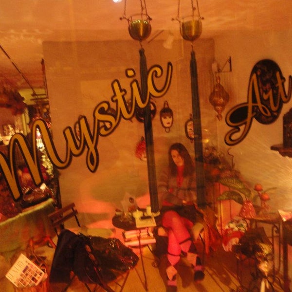 รูปภาพถ่ายที่ Mystic Art Cafe-Moda โดย Mystic Art Cafe-Moda เมื่อ 8/30/2013