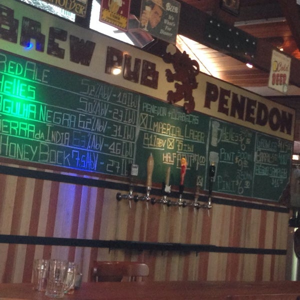 Foto tirada no(a) Penedon Brew Pub por Roberta B. em 7/18/2014