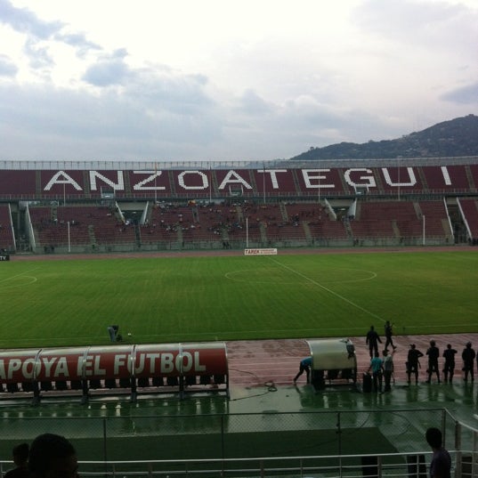Photo taken at Estadio Olímpico Gral. José Antonio Anzoátegui by Onni H. on 11/14/2012