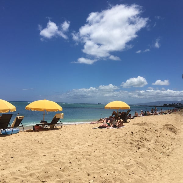 Photo taken at Waikiki Marina Resort at the Ilikai by Shinya Y. on 6/12/2016